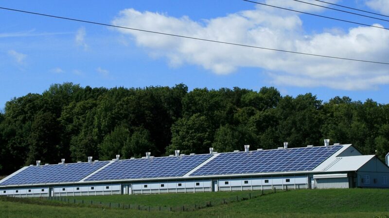 solar power, sun, barn-71705.jpg